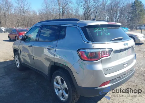 2019 Jeep Compass Latitude 4X4 z USA, uszkodzony, nr VIN 3C4NJDBB4KT786870